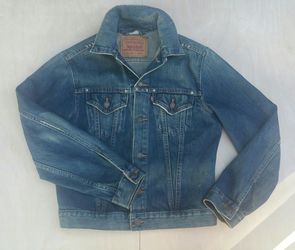 90s Levy's Men's denim jacket: size S