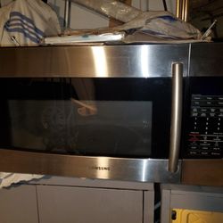 Samsung 1.7 Cu Ft.  Microwave  Stainless  Almost New