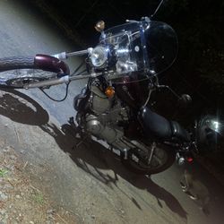 Red Yamaha VStar 250