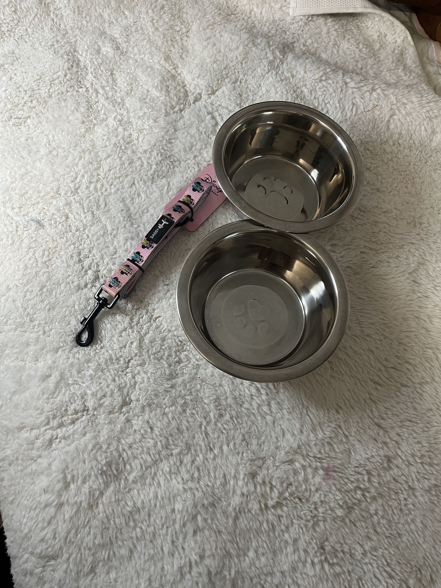 necklace and food cups