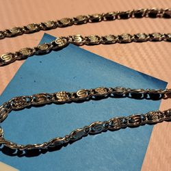 AVON Signed Vintage Silver Metal Snaking Chain