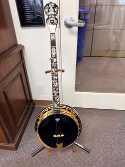 Banjo: Deluxe Morgan Monroe 5 String