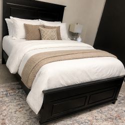 MOVING SALE – Luxury Queen Bedroom Set 