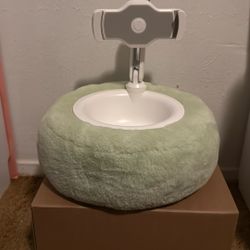 Tablet Pillow Stand (Green) 