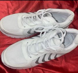New white shoes size 6.5 sneakers it could be for both genders