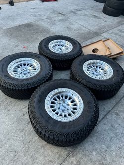 New KMC 17x8.5 6 lugs 6x135 And used tires 315/70r17 Goodyear