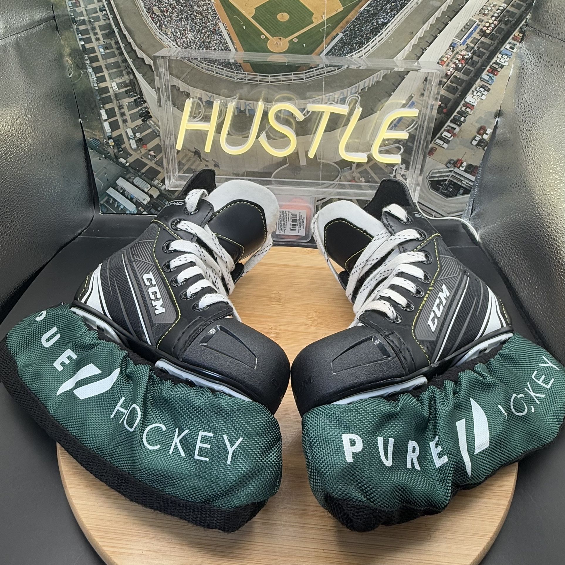 CCM Tacks 9040 Youth Ice Hockey Skates Size 12Y