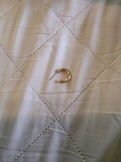Gold earring