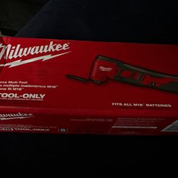 Milwaukee Multi Tool & Battery and Rapid Charger