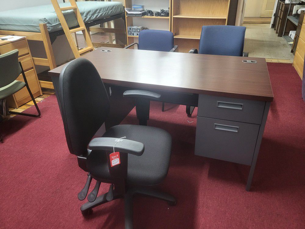 Complete Executive Desk With Chairs