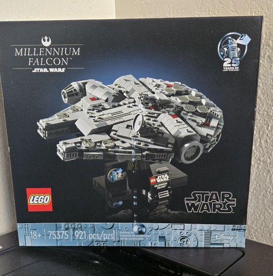 Lego Star Wars Millennium Falcon NIB