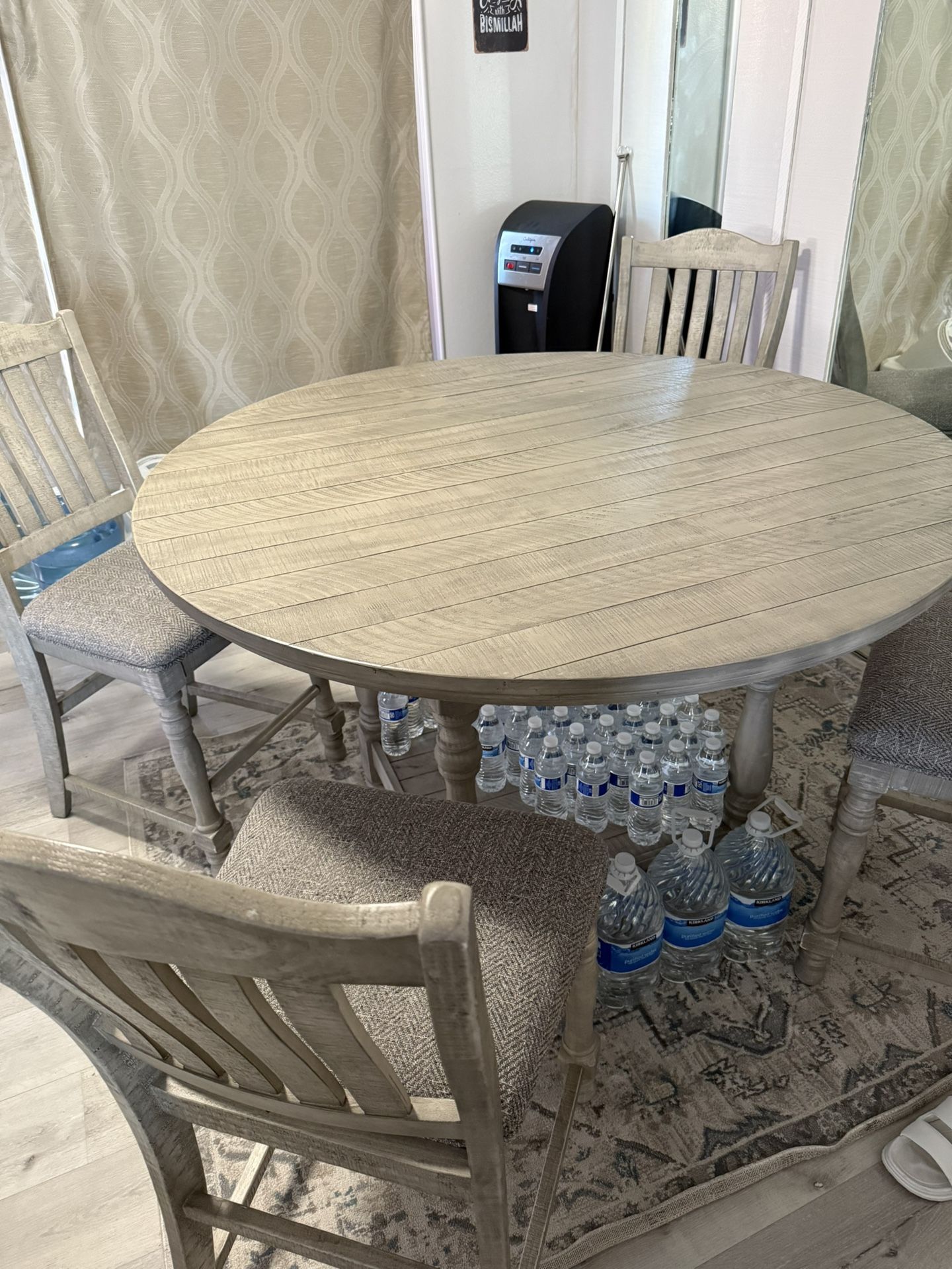 Ashley Round Dining Table With 6 Chairs