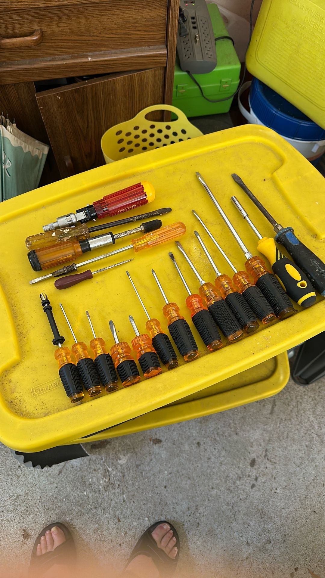 19 Miscellaneous Screwdrivers All In Good Condition