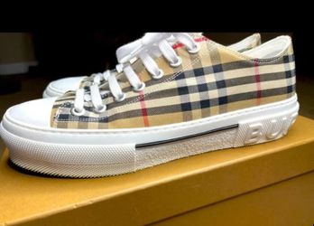 Burberry Converse Size 10