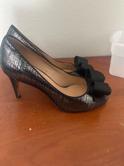 Beautiful shoes $8