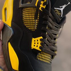 Jordan 4 Thunder