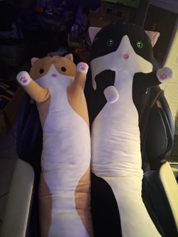 Giant Cat Body Pillows – Extra Long Plush Stuffed Animals

Adorable oversized cat plush body pillows featuring two different designs: an orange-and-wh