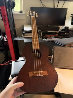 Makala MCT Ukulele, case and strap