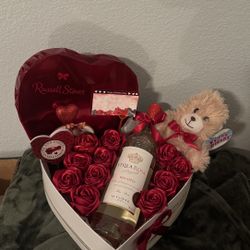Valentine’s Day Gift Heart Shape Box 
