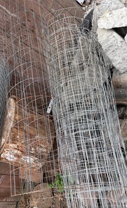 Galvanized Wire Garden Fencing Rolls. Read description 1st