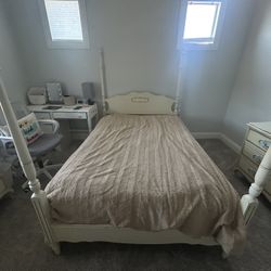 Elegant Vintage Bedroom Set
