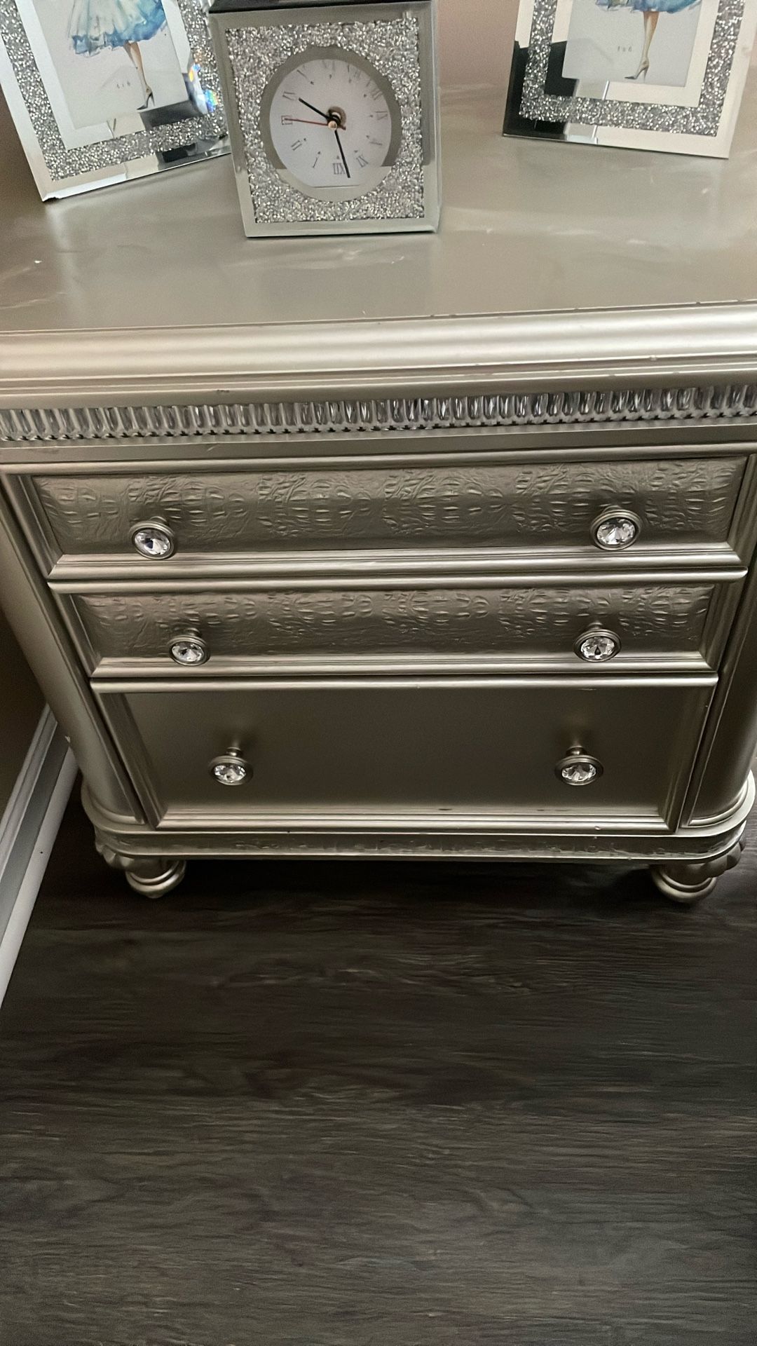 MIRRORED DRESSER