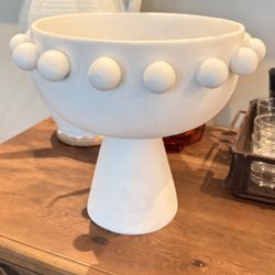 Tahari Home White Vase / Bowl With Dots