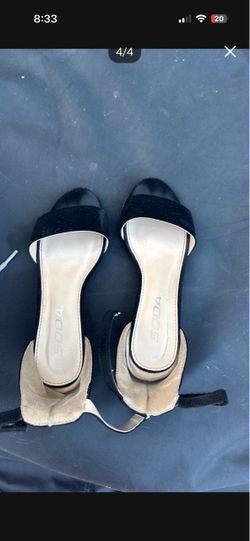 Girls sandals only one time used size 6-7 y only $3 •