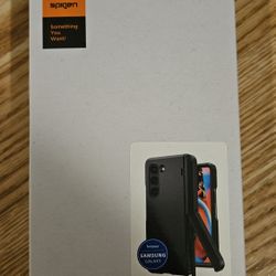 Galaxy Z Fold 5 Spigen Tough Armor Pro Case