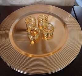 NEW SET OF 4 GOLD CHARGERS & 4 NAPKIN RINGS