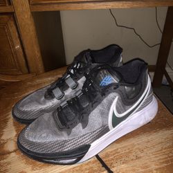 Kyrie 9 Size 11Used Indoors Only