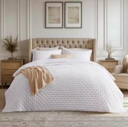 Bedsure 3 PCS Queen Size Cozy Quilt Bedding Set for Summer White Lightweight with Clover Shaped