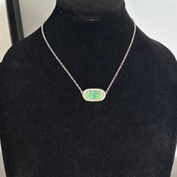 Elegant Green Pendant Necklace 