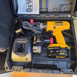 DeWalt DW928 Drill Driver (NEVER USED)