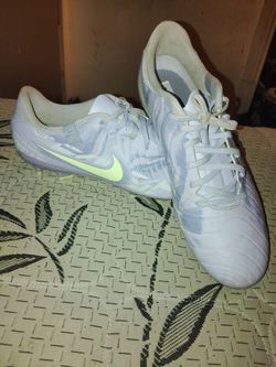 Purple Nike tiempo