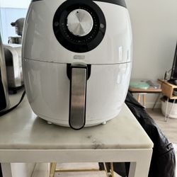 Dash Air Fryer 