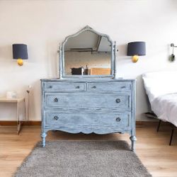 🪞 Vintage Dresser, Freshly Hand Re-Painted – $199 OBO 🤍