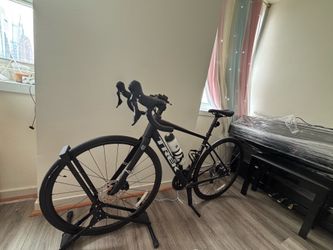 Trek Domane AL 5 Road Bike 52cm – Like New, Barely Used