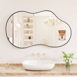 ☁️ Espejo de Pared xCloud – 46” × 26” – Marco Negro ☁️ 💲 $100 Hermoso espejo de pared xCloud con forma irregular y un moderno diseño orgánico. Una pi