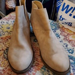 Low Cut Beige 👢 Boots Size7.5 $15.00