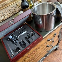 Wine Accessory Set