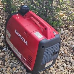 USED HONDA INVERTER EU2200i SUPER QUIET GENERATOR PORTABLE...