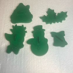 1988 Wilton five jumbo Christmas, cookie cutters, reindeer snowman, bell gingerbread house and hauling