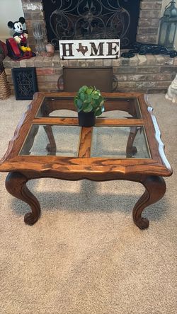 Nice contemporary dining room end tables (2 )
