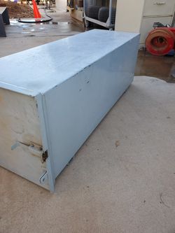 Lockable Tool box 16"x14"x44"