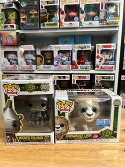 EXC FLOCKED (FUZZY) Cowardly Lion & METALLIC Tin Man Wicked For Good Funko Pop