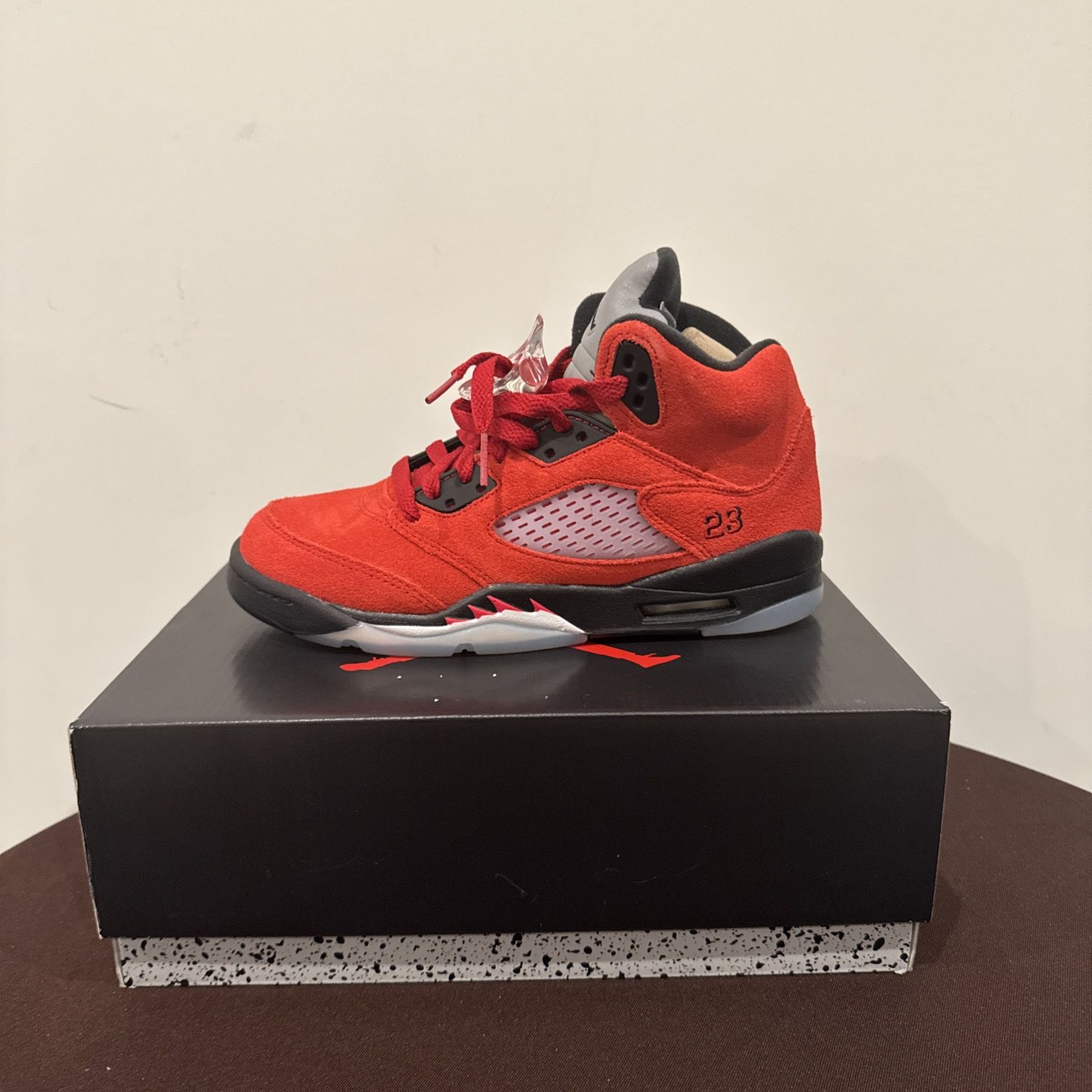 Air Jordan Retro V5 Raging Bull Toro Bravo (GS) - Size 5 - Brand New 