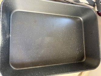 New Metal Cookwear . 15.5x11x3”. Solid. 