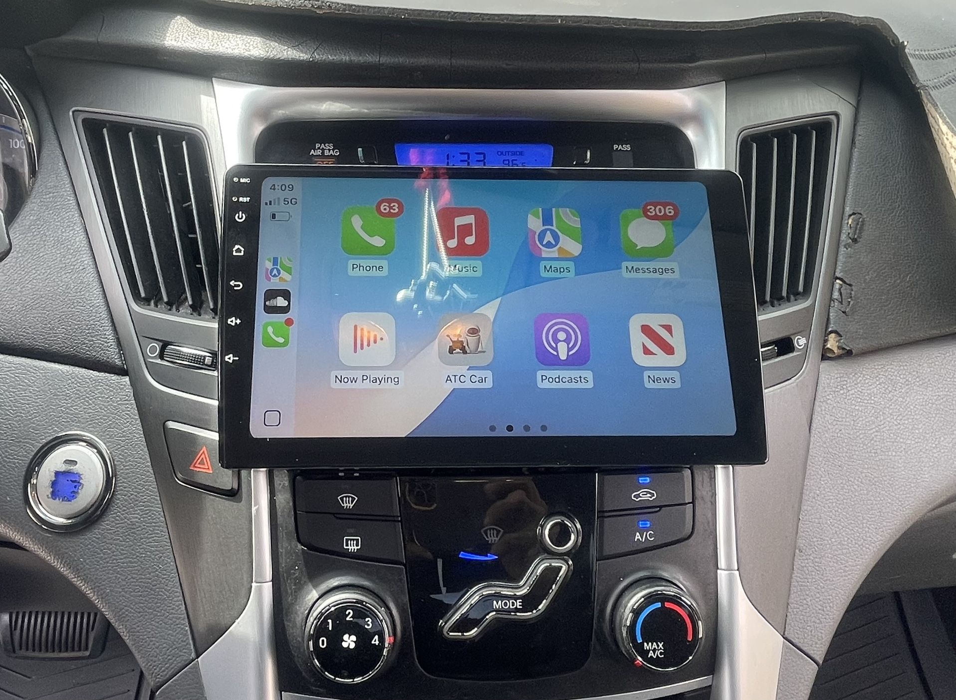 Brand New 9” Smart CarPlay Radio & Backup Camera