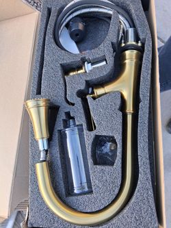 Kitchen Sink Faucet (Gold).